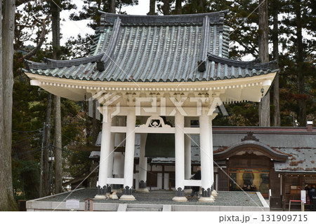 高野山 壇上伽藍 鐘を撞く 高野山 壇上伽藍 鐘を撞く 131909715