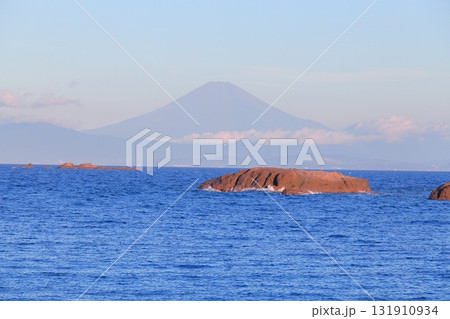 久留和海岸から望む富士山 久留和海岸から望む富士山 131910934