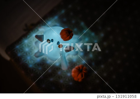 カラフル　ハロウィンおばけとかぼちゃ 131911058