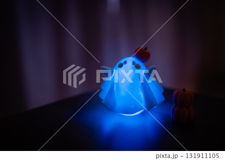 カラフル　ハロウィンおばけとかぼちゃ 131911105