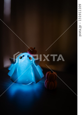 カラフル　ハロウィンおばけとかぼちゃ 131911109