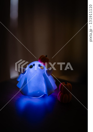 カラフル　ハロウィンおばけとかぼちゃ 131911110