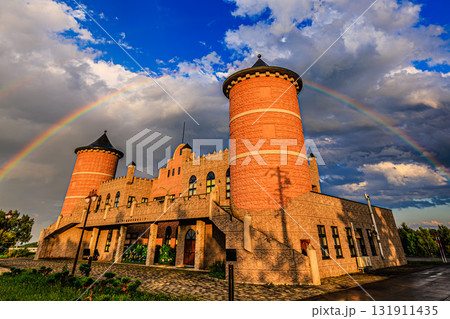 虹に包まれたモーモー城 ― オホーツク農業科学センター ― 131911435