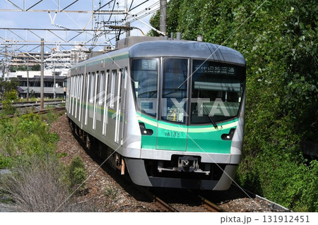 唐木田へ向けて常磐緩行線をゆく東京メトロ16000系 131912451