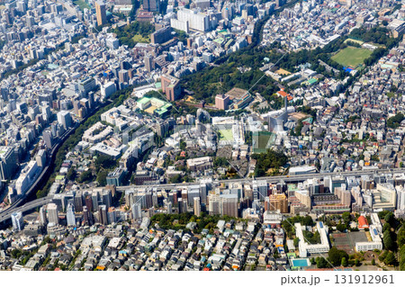東京都文京区関口付近の街並みを空撮 東京都文京区関口付近の街並みを空撮 131912961