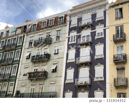 ヨーロッパのカラフルな建物 131914352