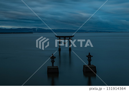 早朝の永尾剱神社 131914364