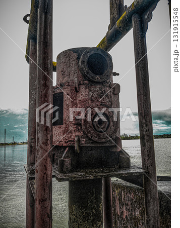 Besi tua dari kapal hisap 131915548