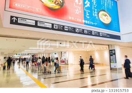 福岡空港　国内線到着口　※一部ソフトフォーカス 131915753