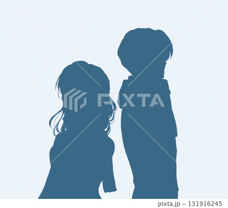背中合わせの男女　寂しい　冬　シルエット 131916245