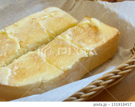 朝食トーストの山食パン 131918457