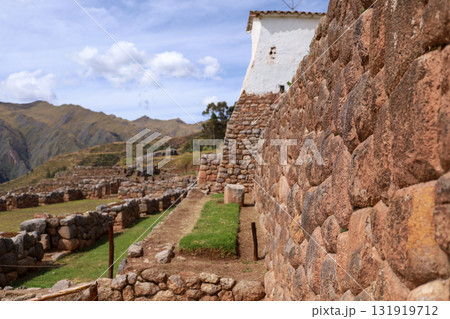View of the ruins of the Inca temple of Chinchero in Cusco. 131919712