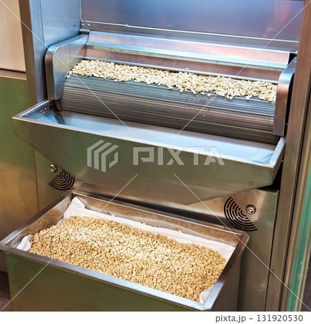 Oven for roasting peanuts 131920530