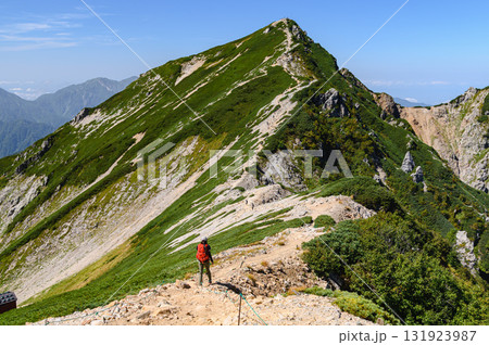 初秋の北アルプス・唐松岳から見る山並みの絶景 131923987
