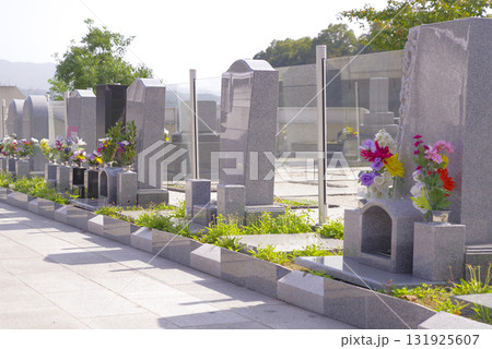 きれいに整備された公園墓地 131925607