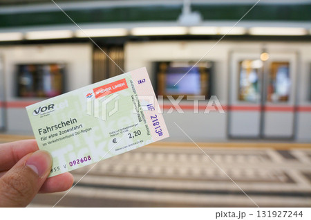 オーストリアの街中を走る地下鉄の乗車券 131927244
