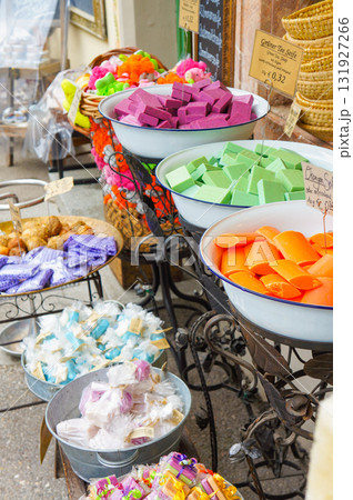 自然由来の成分を利用したカラフルな石鹸 自然由来の成分を利用したカラフルな石鹸 131927266