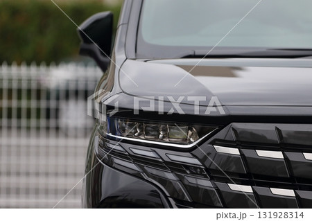 車のヘッドライト　イメージ 131928314