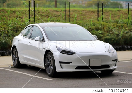 白い電気自動車 イメージ 白い電気自動車 イメージ 131928563