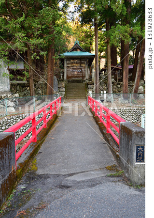 大内沢に鎮座する大内神社　東秩父村 131928633