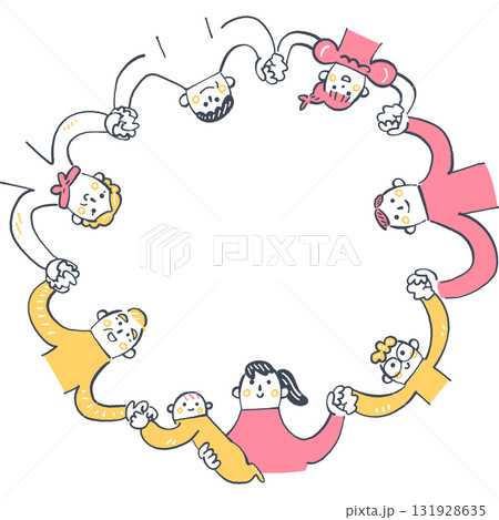 手をつなぎ輪になる多様な人々　人と人のつながり・協力のイメージ	 131928635