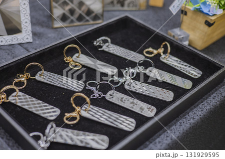 金属加工の工芸キーホルダーのディスプレイ 金属加工の工芸キーホルダーのディスプレイ 131929595