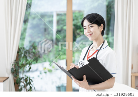 若い女性看護師　訪問看護　在宅医療 131929603