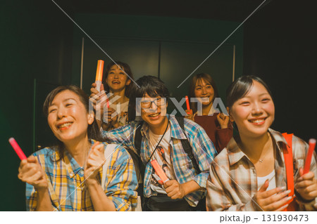 supporting my fave supporting my fave 131930473