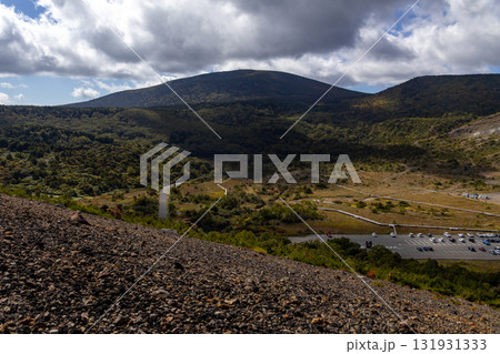 福島の吾妻小富士の山頂から見た駐車場と浄土平湿原 131931333