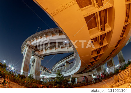 名港潮見埠頭から見上げるインター夜景 名港潮見埠頭から見上げるインター夜景 131931504