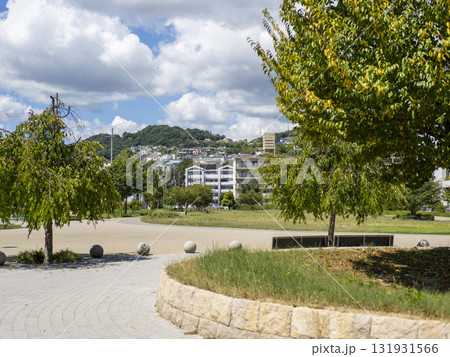 兵庫県川西市　キセラ川西せせらぎ公園の風景 131931566