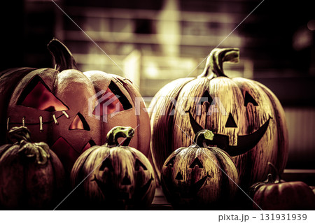 ホラーな雰囲気のハロウィン飾り — かぼちゃのオブジェ ホラーな雰囲気のハロウィン飾り — かぼちゃのオブジェ 131931939