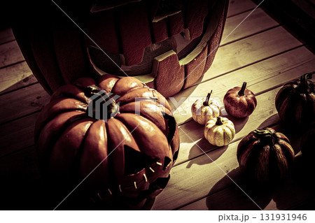 ホラーな雰囲気のハロウィン飾り — かぼちゃのオブジェ ホラーな雰囲気のハロウィン飾り — かぼちゃのオブジェ 131931946