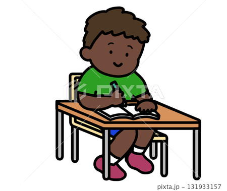 ノートに書く黒人の男の子 131933157