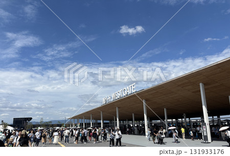 大阪万博 西ゲート入場口付近 大阪万博 西ゲート入場口付近 131933176