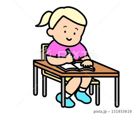 ノートに書く金髪の女の子 ノートに書く金髪の女の子 131933619
