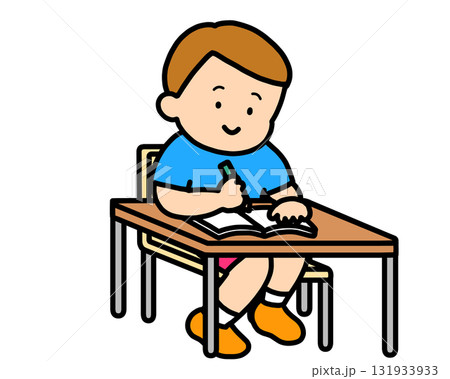 ノートに書く茶髪の男の子 ノートに書く茶髪の男の子 131933933