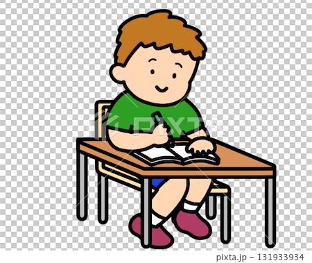 ノートに書く茶髪の男の子 131933934