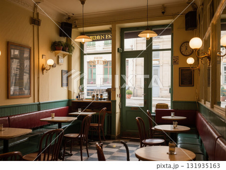 居心地が良いヨーロッパの古いカフェ 居心地が良いヨーロッパの古いカフェ 131935163