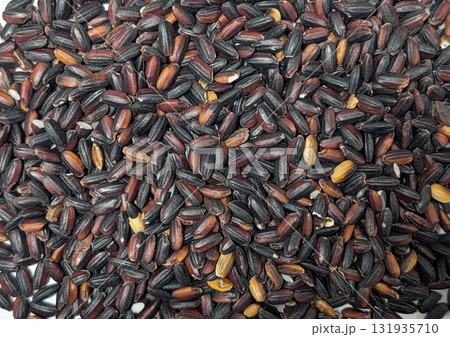 賀面いっぱいの古代米 131935710