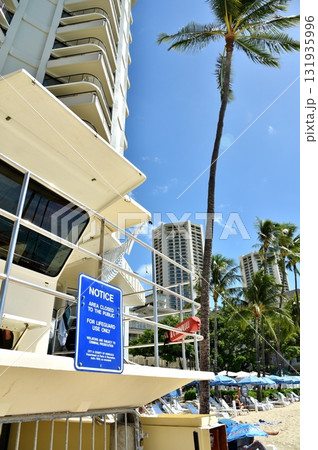 青い空とビーチ 131935996