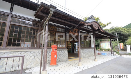 JR青梅線の御嶽駅駅舎 131936478