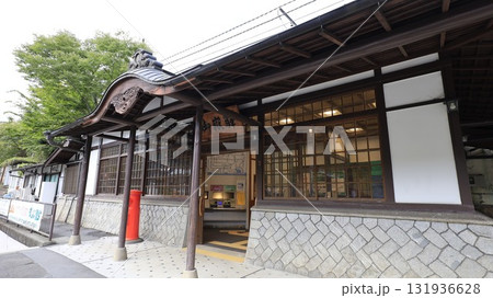 JR青梅線の御嶽駅駅舎 131936628