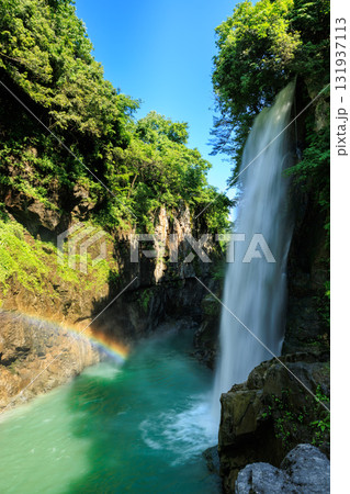 【石川県】白山手取川ジオパーク『綿ヶ滝と虹』【縦写真】 【石川県】白山手取川ジオパーク『綿ヶ滝と虹』【縦写真】 131937113