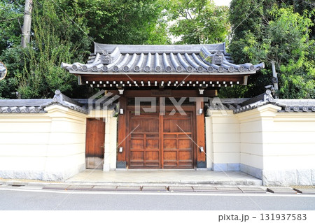 高円寺 本堂側面の門 東京都杉並区高円寺 高円寺 本堂側面の門 東京都杉並区高円寺 131937583