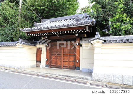 高円寺 本堂側面の門 東京都杉並区高円寺 高円寺 本堂側面の門 東京都杉並区高円寺 131937586