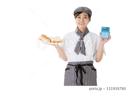 食パンを持つコックコートを着た女性(切り抜き) 食パンを持つコックコートを着た女性(切り抜き) 131938780