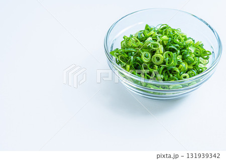 刻みねぎ 白背景 131939342