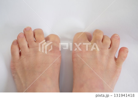 40代女性の両足　 131941418