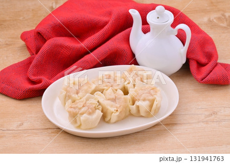 シュウマイ、焼売、お皿に6個。 シュウマイ、焼売、お皿に6個。 131941763